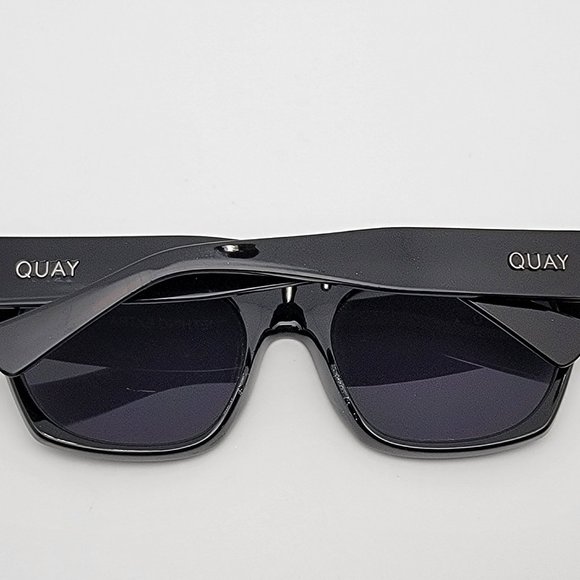 Quay Australia Something Extra Black Frame Smoke Grey Lens Sunglasses 54-16-140
